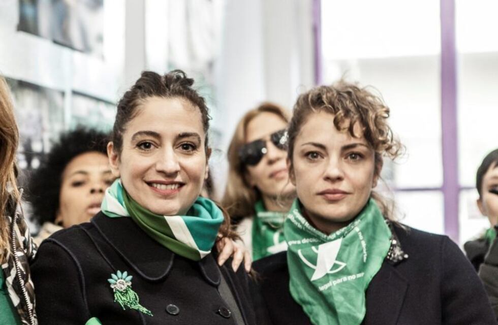Dolores Fonzi y Muriel Santa Ana encabezarán una charla a sala llena sobre el aborto