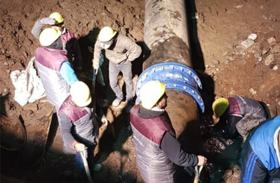 Cráter: reemplazaron el caño de agua y se restablece el servicio