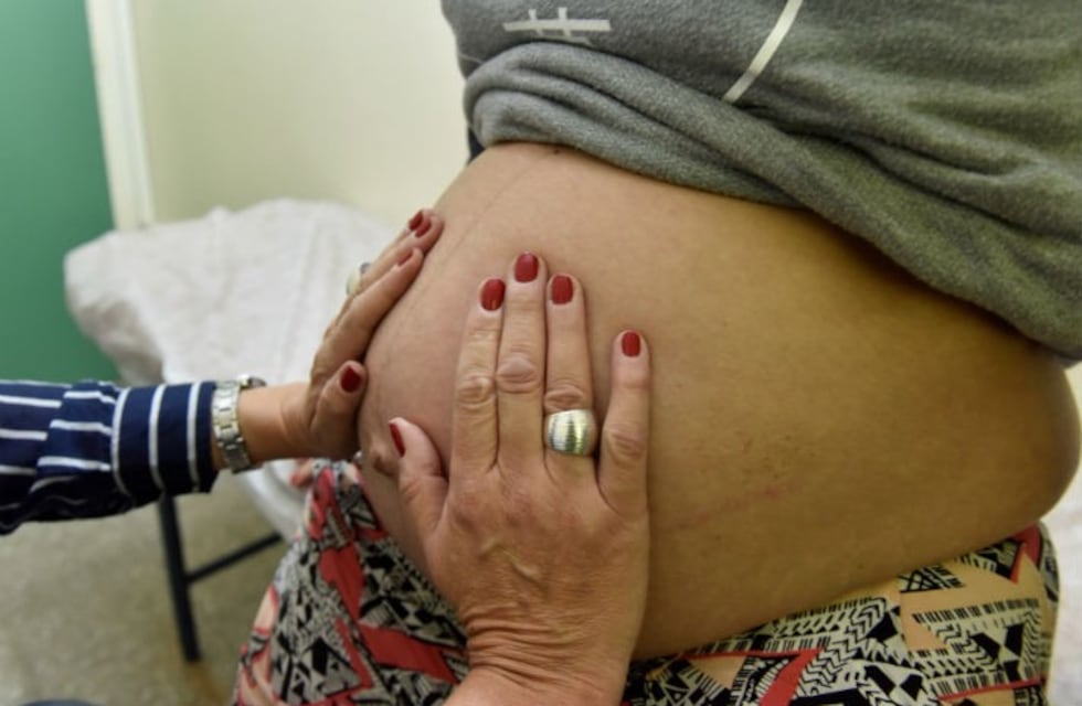 La historia de cuatro mujeres que optaron entre parto natural o cesárea