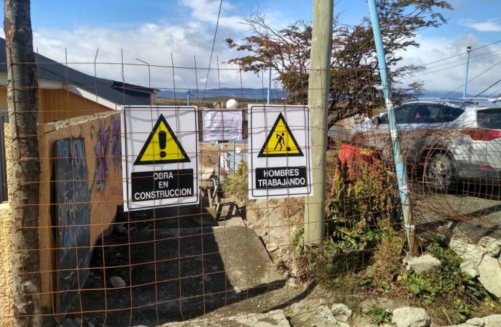 Continuan los trabajos en la escalera de calle Rosas