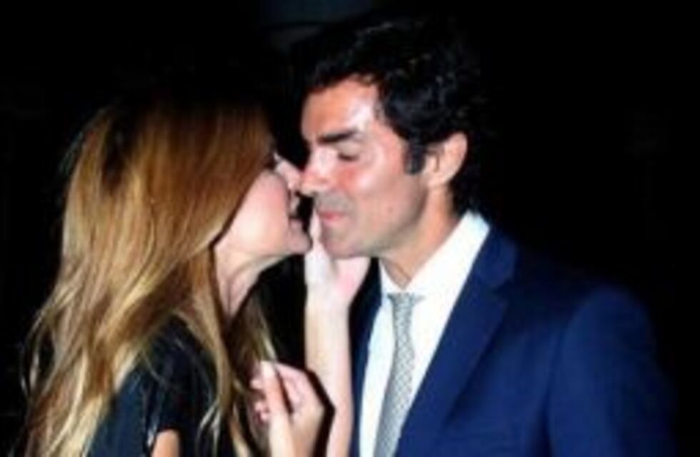 Isabel Macedo subió una foto mimosa con Urtubrey y la criticaron por el vestido "algo corto"