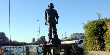 La pintada modificó el paisaje habitual del Parque Hipólito Yrigoyen\u002E (@munirosario)