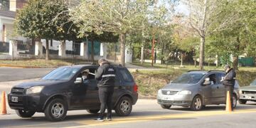 Controles vehiculares y del correcto uso del tapabocas en Carlos Paz\u002E (Foto: prensa municipal)\u002E