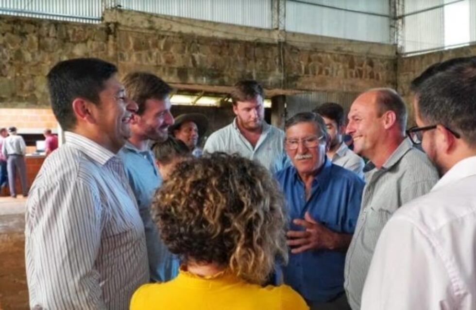 Productores de maíz en Colonia Aurora se reunieron con funcionarios provinciales y crearon una cooperativa