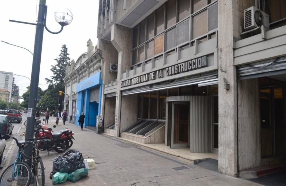 Causa de los cuadernos: allanaron la sede de la Cámara Argentina de la Construcción en La Plata