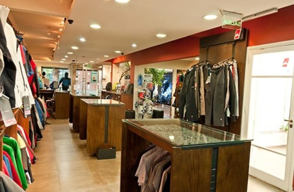 Millonario robo a una famosa fábrica de indumentaria deportiva