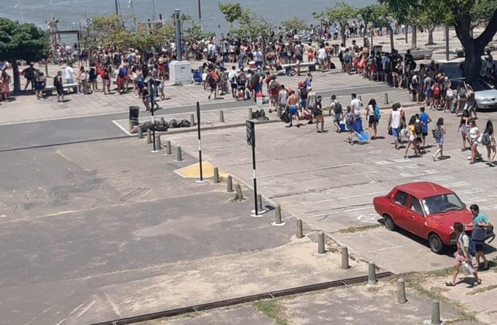 Cero distanciamiento: hubo gente amontonada en colectivos y en La Florida