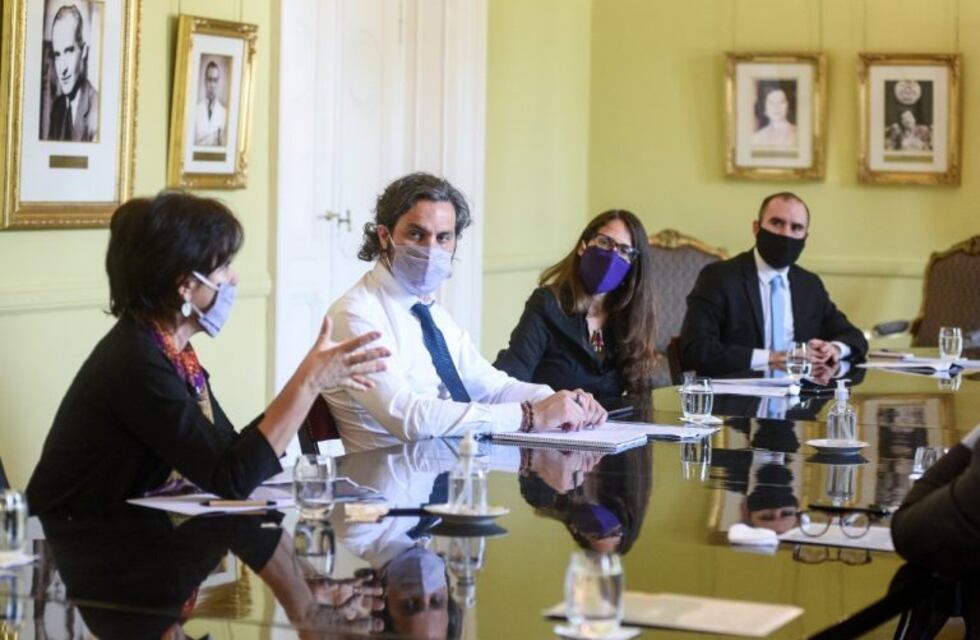 El gabinete económico evalúa extender el congelamiento de alquileres y la vuelta del IFE
