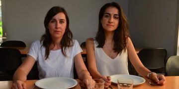 Florencia y Claudia, las dos voluntarias del proyecto Czekalinski que debieron abandonar el proyecto\u002E (La Voz)