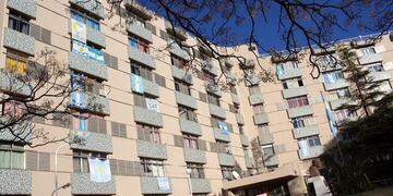Hospital Schestakow de celeste y blanco