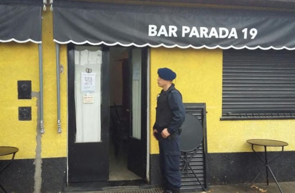 Funcionario pidió ir al baño en un bar y se encontró con una sala de juego clandestino