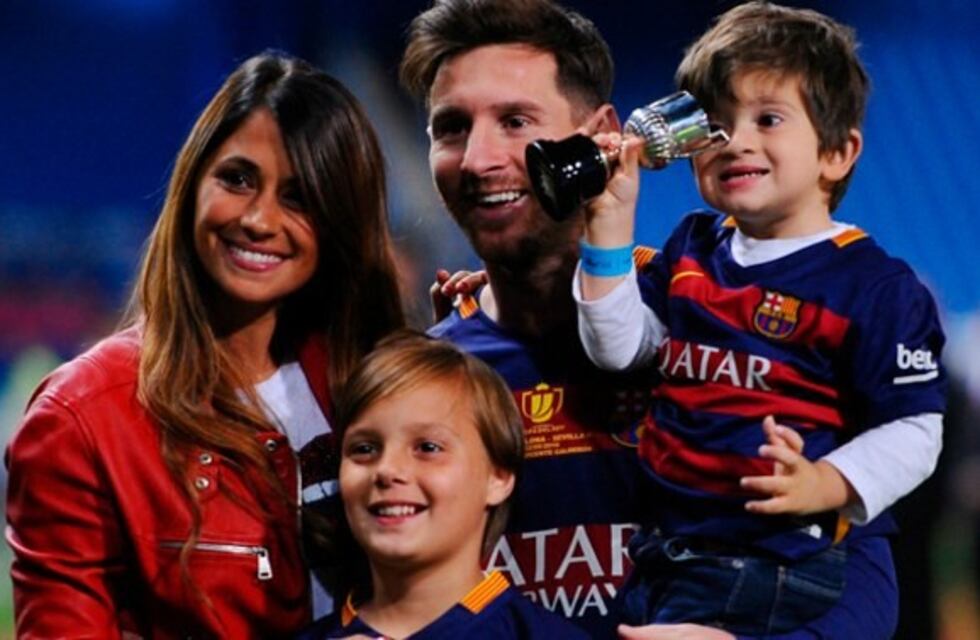 Antonela Roccuzzo compartió una foto junto a Lionel Messi desde Ibiza