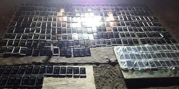 Decomisaron 325 celulares de alta gama