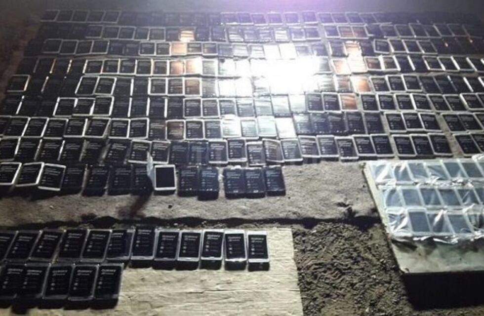 Decomisaron 325 celulares de alta gama que eran transportados de manera ilegal en un vehículo
