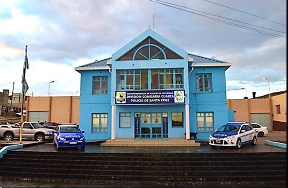 Le secuestran un cuchillo y vino a pareja de ladrones