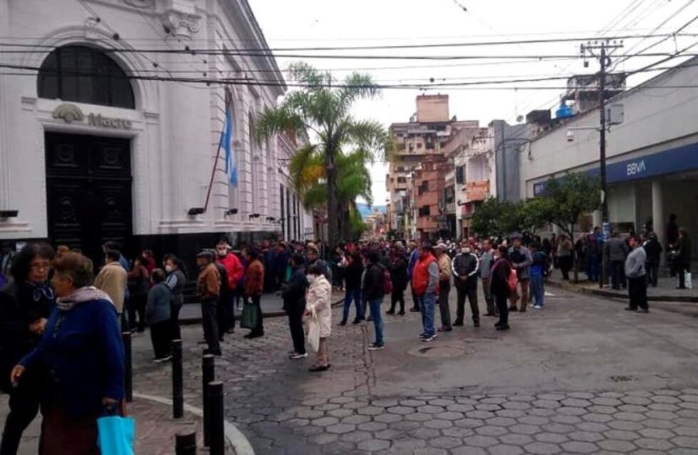 Billetera mata cuarentena: la necesidad de cobrar, puso gente en las calles