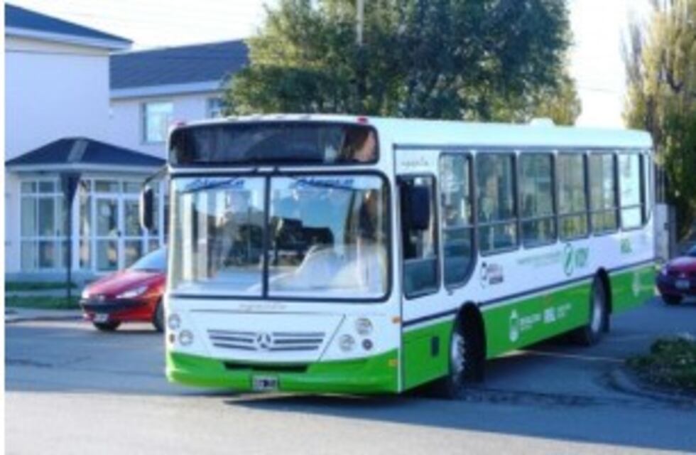 Maxia puso en servicio 4 colectivos hasta pagar el aguinaldo