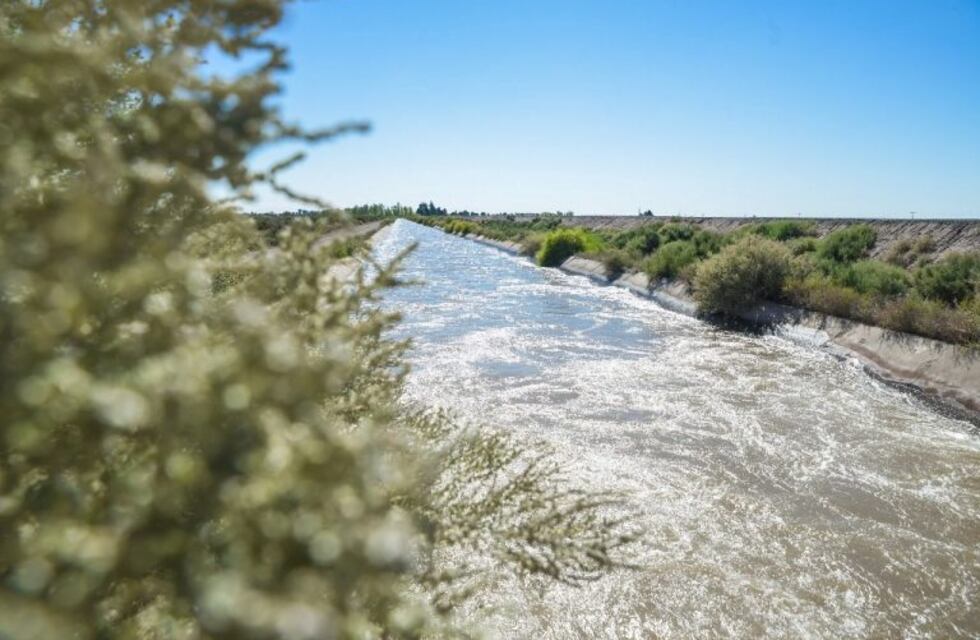 Hallaron un cadáver en un canal de riego de Santa Rosa
