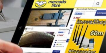 Realizaba compras en mercadolibre con la tarjeta de crédito de los clientes