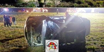 Vuelco en solitario\u002E Gentileza: Bomberos Voluntarios Ms Jz\u002E
