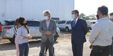 Jorge Capitanich y Hugo Sager participaron de la puesta en funcionamiento de paneles solares en el Parque Industrial de Puerto Tirol\u002E