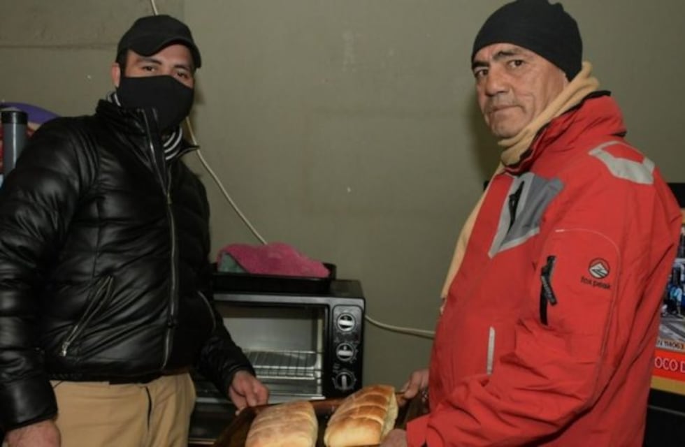Eran personas en situación de calle y ahora viven de la venta de pan