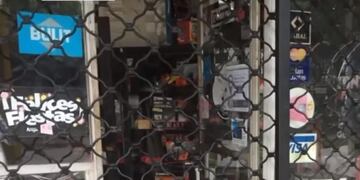 Robo a una ferretería de barrio Azcuénaga\u002E (Captura/El Tres)