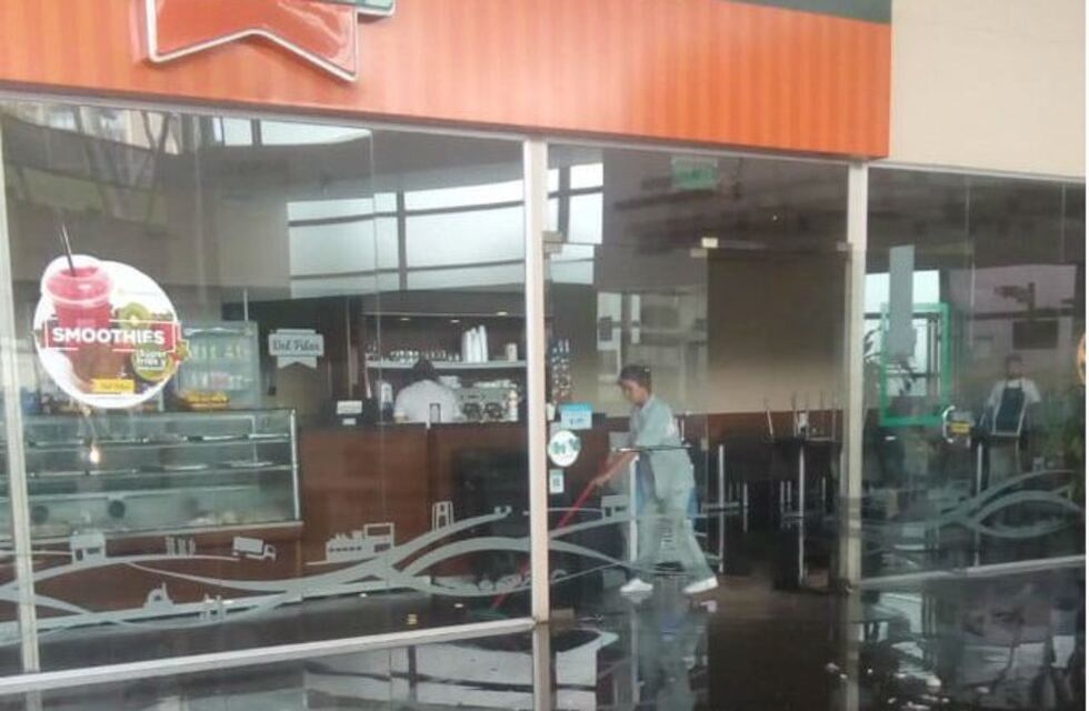 La Nueva Terminal volvió a inundarse con la lluvia del miércoles y las quejas se sintieron en redes