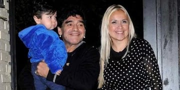 Verónica Ojeda junto a Diego Maradona y Dieguito. (Foto: Archivo)
