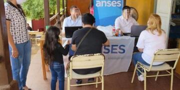 Un centenar de vecinos se acercó hasta la escuela para hacer sus trámites\u002E