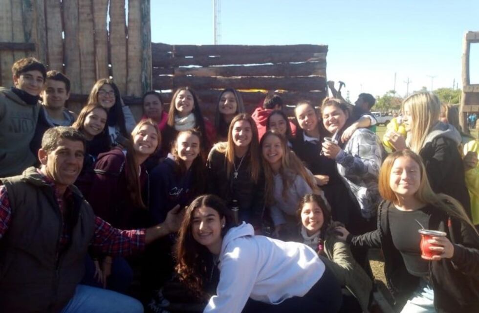Gualeguaychú: gran fiesta popular del 25 de mayo en el corsódromo