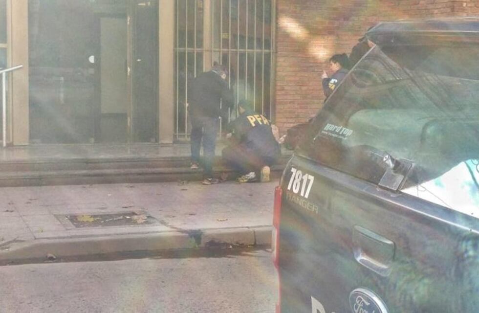 Fumaban marihuana frente a un juzgado federal y los delató el custodio del edificio