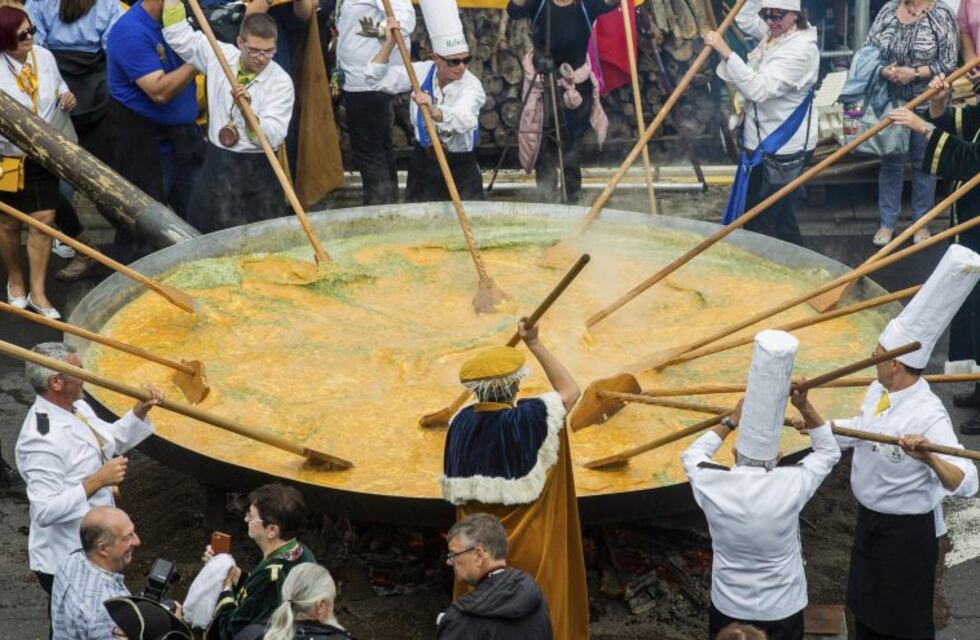 Galería: Prepararon una tortilla de 8 mil huevos en Bélgica