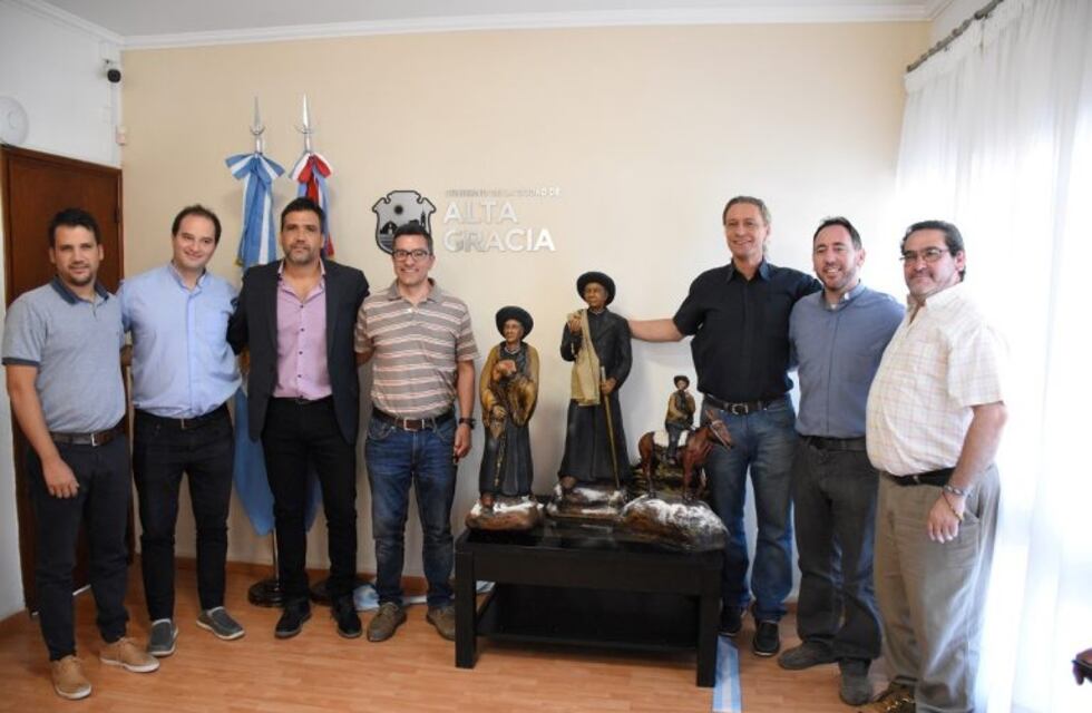 Iglesias de Alta Gracia recibieron esculturas del Cura Brochero