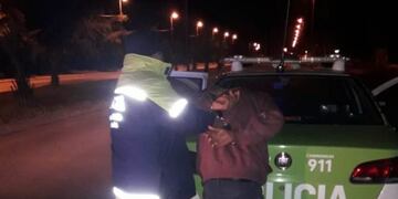Momento del arresto del ladrón en cercanías de Moviport S\u002EA\u002E (El Norte)