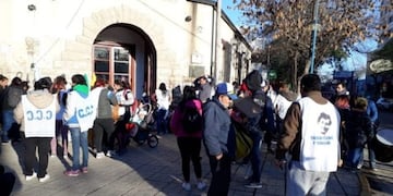 La Corriente Clasista y Combativa encabeza la movilización esta mañana por las calles céntricas de Roca\u002E