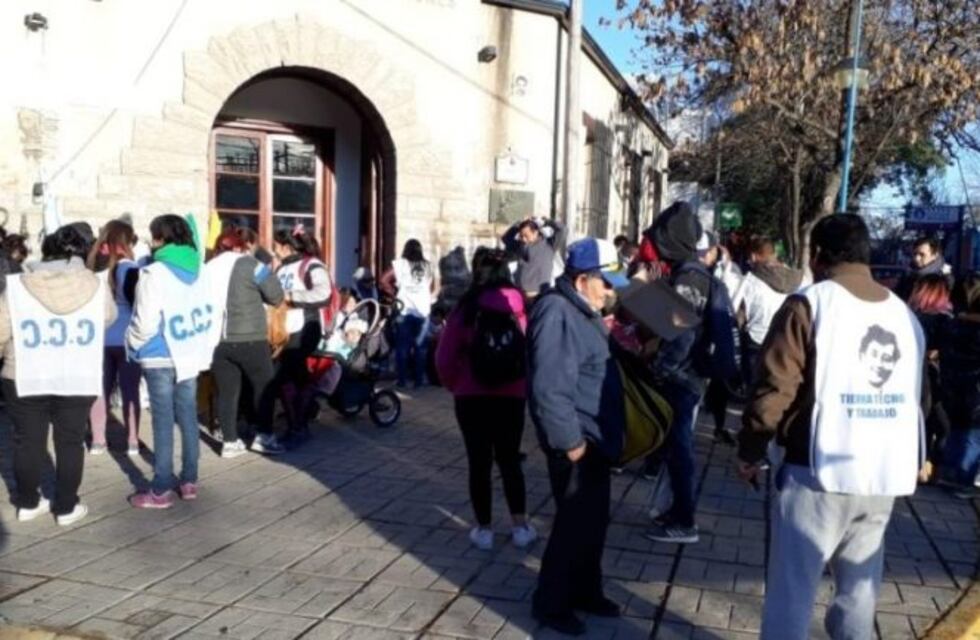 Roca: marchas por programas de trabajo y la declaración nacional de Emergencia Alimentaria