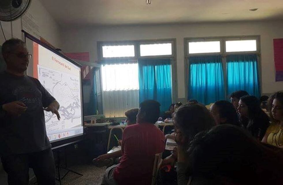 Secundaria 7 de Villa Arias recibió al Archivo Histórico Municipal