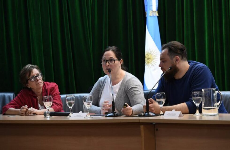 La experiencia de terapia asistida con perros se presentó en el Senado de la Nación