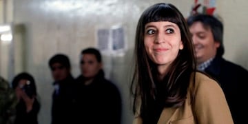 (FILES) In this file photo taken on November 22, 2015 the daughter of Argentina's President Cristina Fernandez de Kirchner, Florencia Kirchner casts her vote during the run-off election, in Rio Gallegos, province of Santa Cruz, Argentina\u002E - Argentine President (2007-2015) and current senator Cristina Fernandez de Kirchner arrived in Cuba on March 14, 2019 to visit her daughter Florencia, 29, who is receiving medical treatment in the island since last December\u002E (Photo by Walter Diaz / AFP) santa cruz rio gallegos Florencia Kirchner votando en rio gallegos en 2015