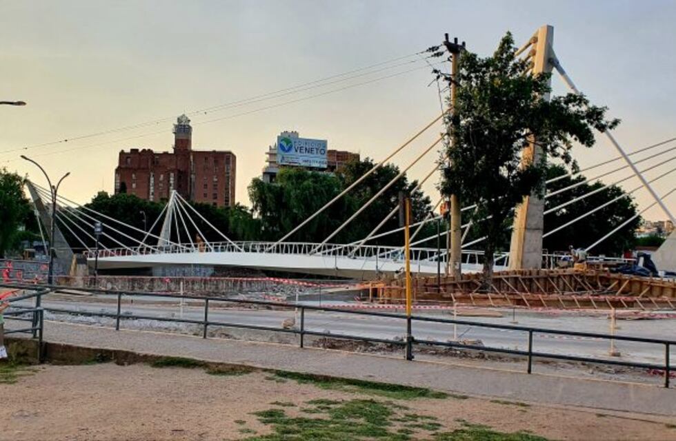 Avanza el nuevo puente peatonal en Carlos Paz