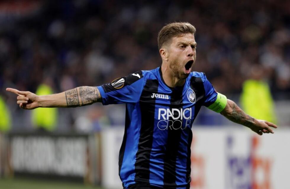 El descargo del "Papu" Gómez tras golpear a Biglia: "Es fútbol y fue un foul, nada más"