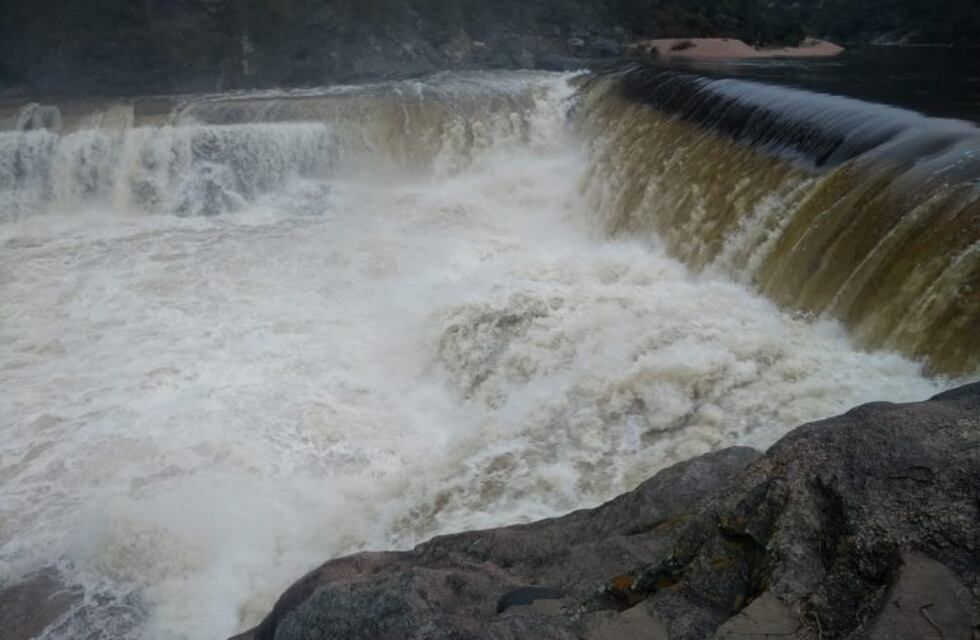 ¡Impresionante! Ingresó otra creciente de 3 metros al río San Antonio