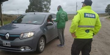 Controles en accesos a Pehuen Co