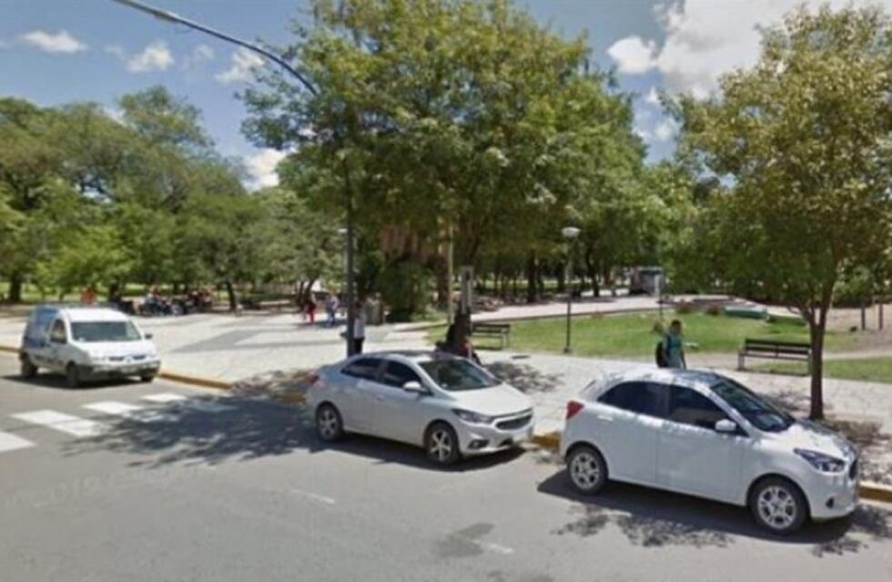 Otra vez se prohíbe estacionar alrededor de la plaza 25 de Mayo