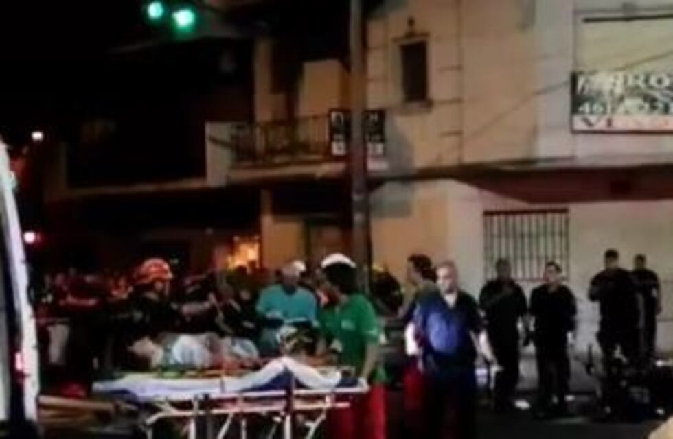 Flores: un policía murió al chocar con un auto cuando perseguía a un motochorro