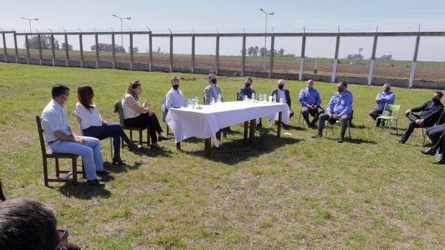 Visita de autoridades UP9 El Potrero\nCrédito: MDG