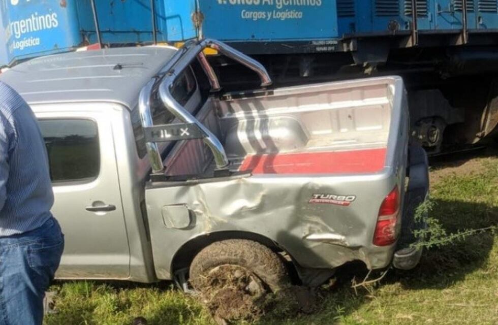 El tren Belgrano chocó a una camioneta en Presidencia de la Plaza