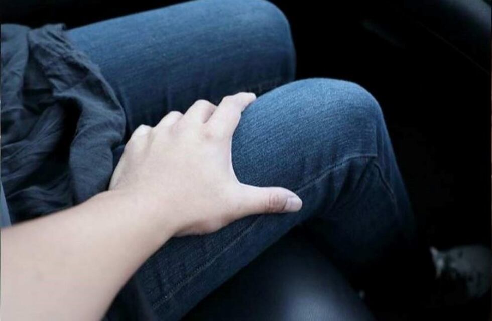 Una mujer simuló quedarse dormida en un micro para capturar a un acosador