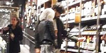 Juan Darthés y María Leone en su supermercado de San Pablo (Web)